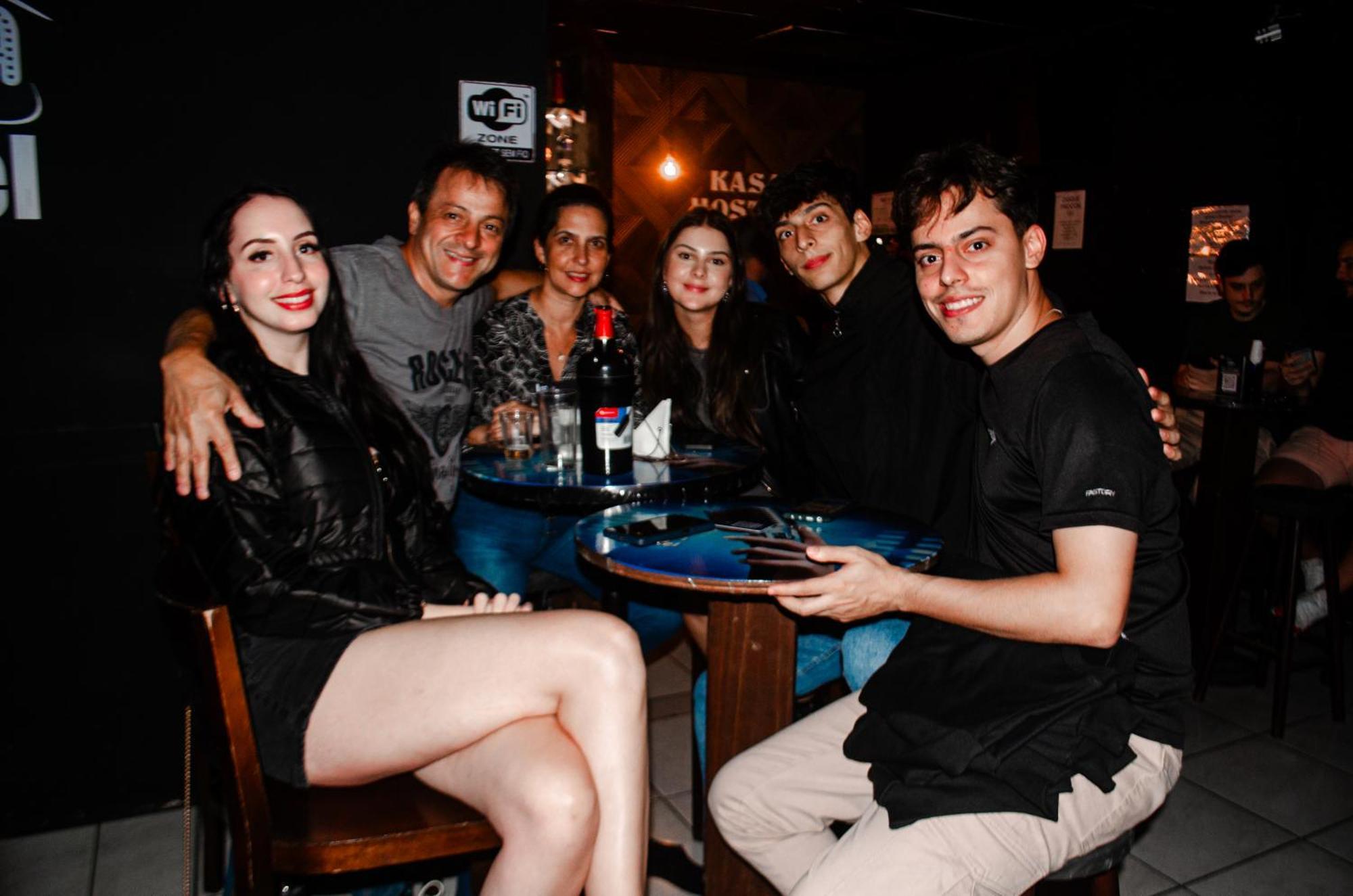 Kasa Bar E Karaoke Albergue